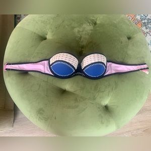 Victoria’s Secret bikini top size 32 C